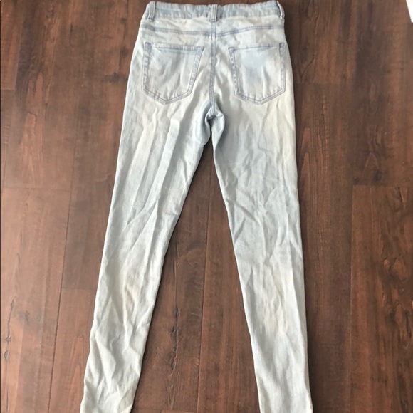 Forever 21 Mid Rise Light Wash Skinny Jeans - Picture 2 of 3